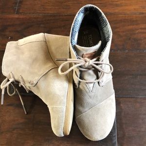 Tom’s Desert Wedge Booties